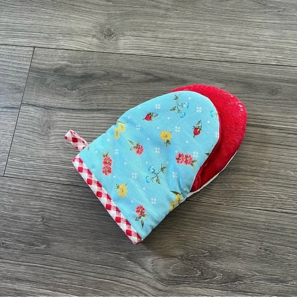 The Pioneer Women Multicolored Oven Mitt Grippy Details On Grasp floral - Picture 2 of 6